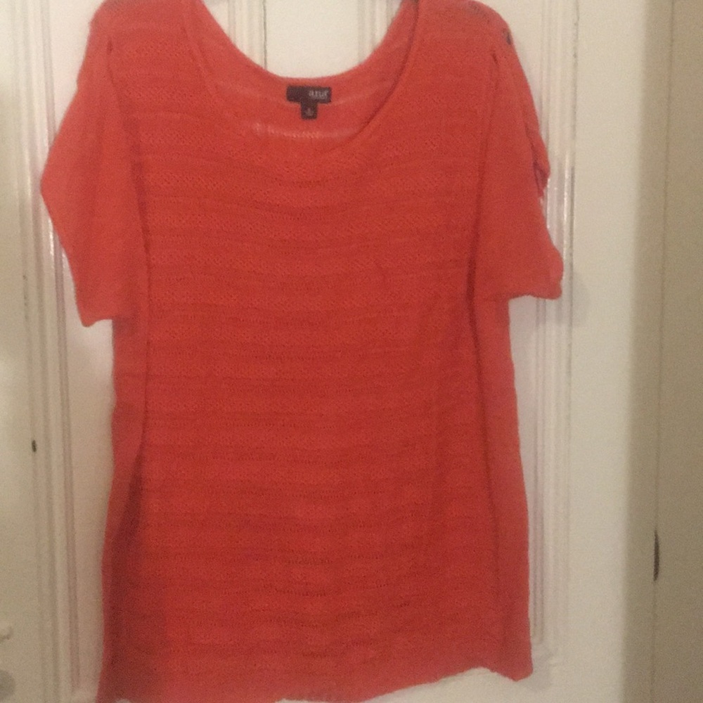 Short sleeve light sweater
